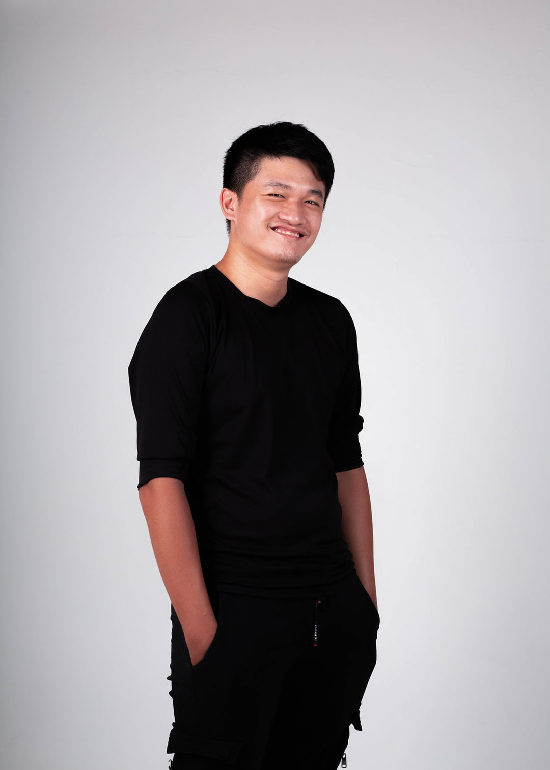 DO MANH HUONG portrait